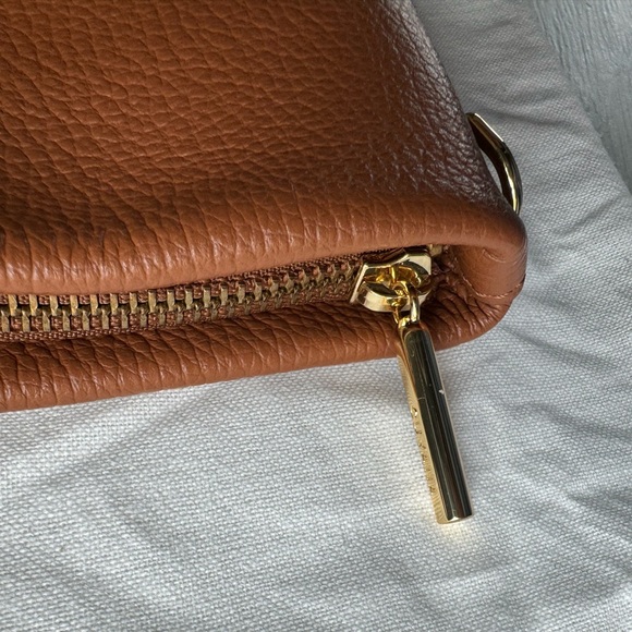 NWT Cuyana Small Easy Zipper Tote in Caramel Pebbled Leather and Leather Strap - Picture 6 of 9